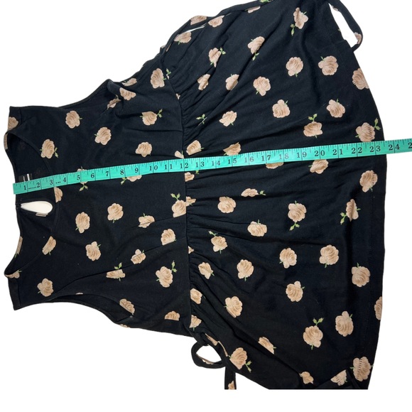 Uniqlo Rose Print Peplum Top size L - Picture 12 of 15